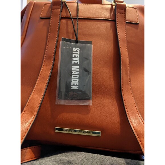 Steve Madden BMariel Pumpkin Orange Quilted Small Backpack Gold Chain NWT $88 - Picture 4 of 7